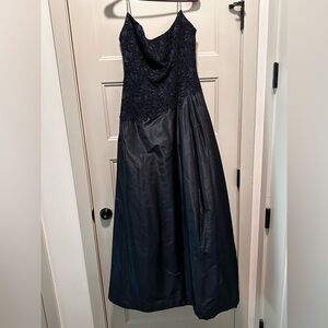 Carmen Marc Valvo Collection Ballgown. Size 6